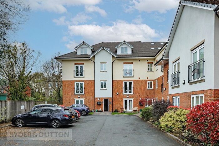 2 Bedroom Flat For Sale In Oldham Road, Springhead, Saddleworth, OL4