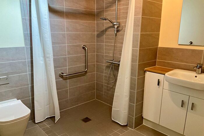 1 Bedroom Flat For Sale In Elkington House, Charlton Green, Dover, CT16