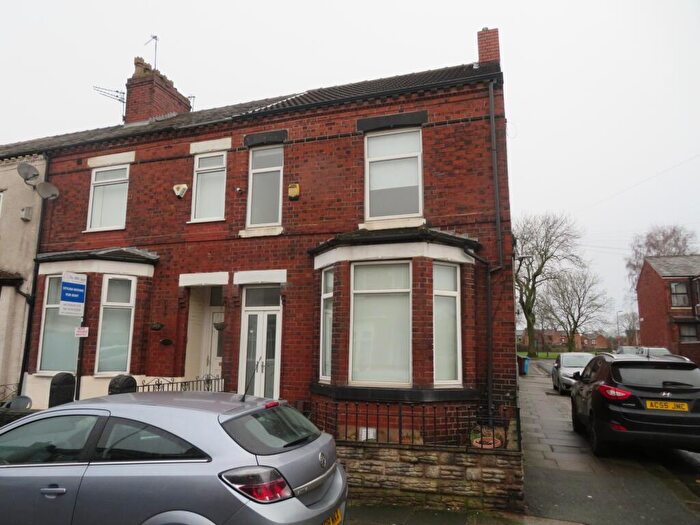 3 Bedroom End Of Terrace House To Rent In Alexandra Road, Eccles, M30