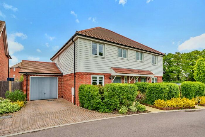 3 Bedroom Semi-Detached House For Sale In Longhurst Drive, Billingshurst, West Sussex, RH14