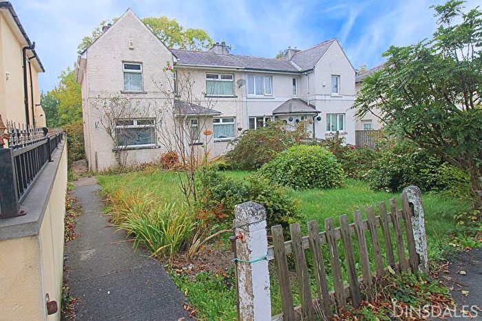 3 Bedroom Semi-Detached House For Sale In Scholemoor Avenue, Lidget Green, Bradford, BD7