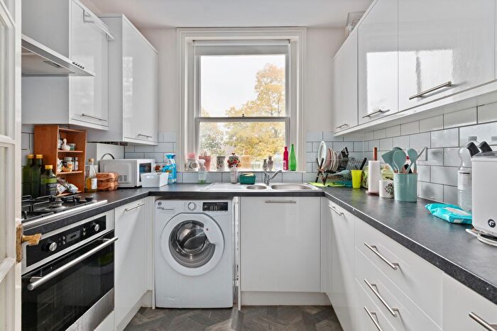 1 Bedroom Flat To Rent In Grove Road, Surbiton, KT6