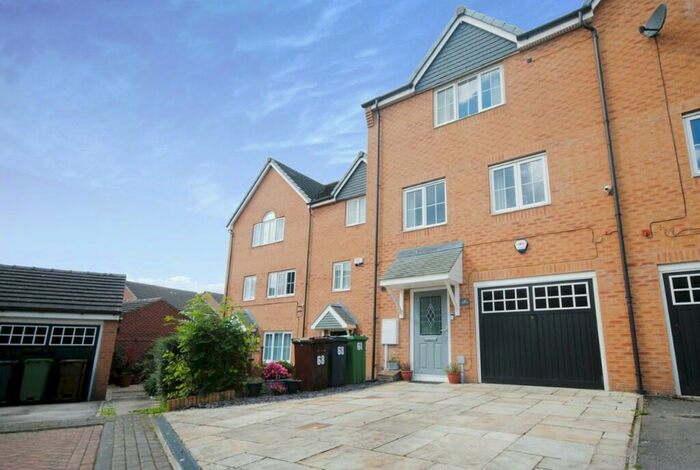 3 Bedroom Town House To Rent In Waggon Road, Leeds, West Yorkshire, LS10