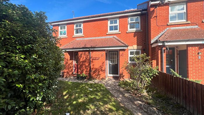 2 Bedroom Terraced House To Rent In Villiers Close, Luton, LU4