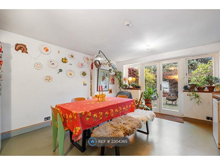 4 Bedroom End Of Terrace House To Rent In Edenham Way, London, W10