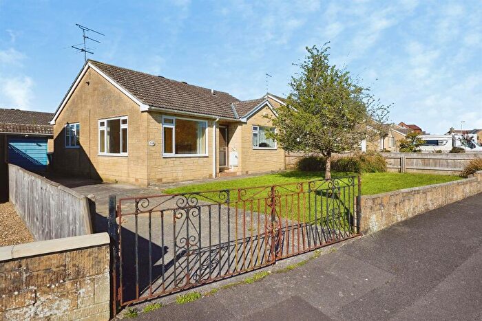 2 Bedroom Detached Bungalow For Sale In Shreen Way, Gillingham, SP8