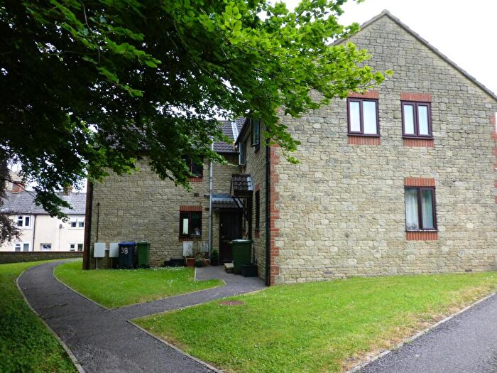 1 Bedroom Flat To Rent In Woodland Park, Calne, Wiltshire, SN11