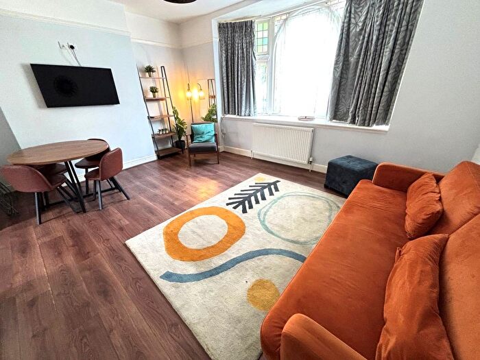 2 Bedroom Flat To Rent In Bank Street, Ashford, Kent, TN23
