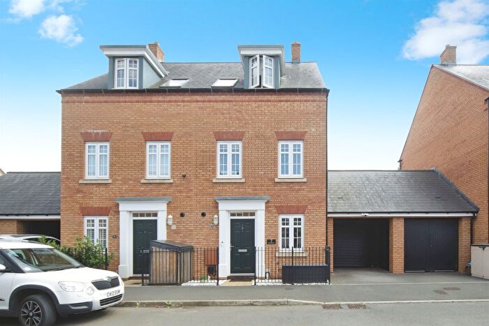 3 Bedroom Semi-detached House For Sale In Batt Drive, Cheddon Fitzpaine, Taunton, TA2