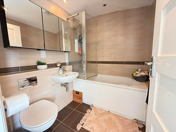 2 Bedroom Flat For Sale In Goring Road, Worthing, BN12