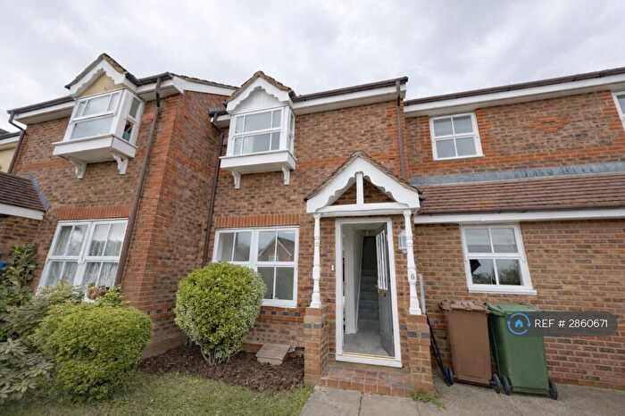 3 Bedroom Terraced House To Rent In Scholars Walk, Guildford, GU2