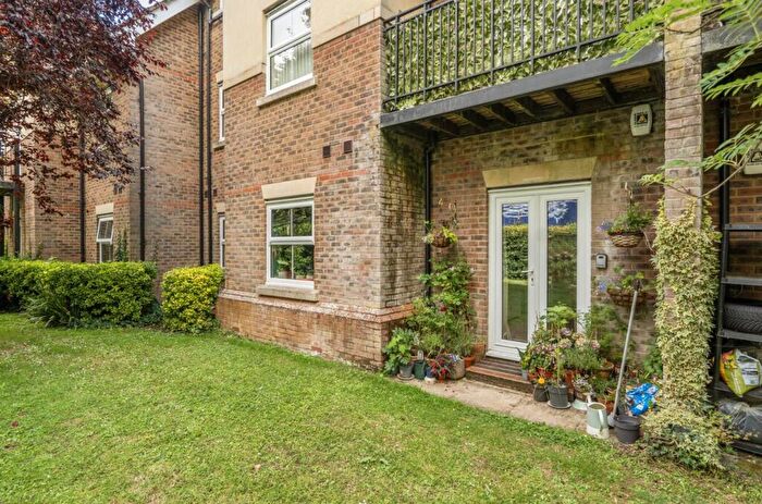 2 Bedroom Flat For Sale In Hursley Road, Chandler's Ford, SO53