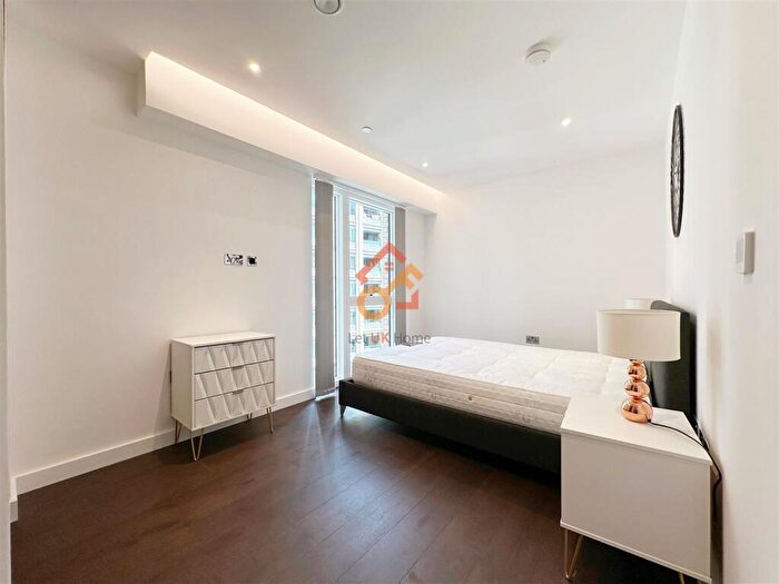 2 Bedroom Flat To Rent In Denver Building, Malthouse Road, London, SW11