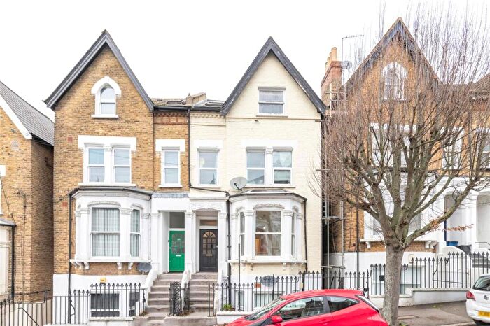 1 Bedroom Apartment For Sale In Rockmount Road, London, SE19