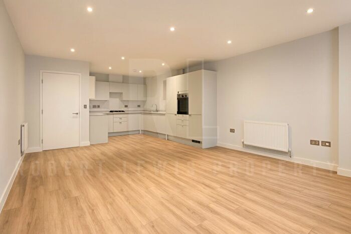 3 Bedroom Flat To Rent In Foster Street, London, NW4