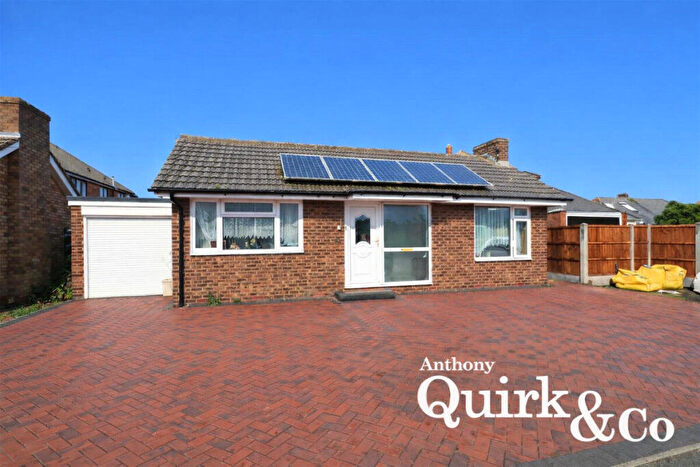 1 Bedroom Detached Bungalow For Sale In Station Road, Canvey Island, SS8