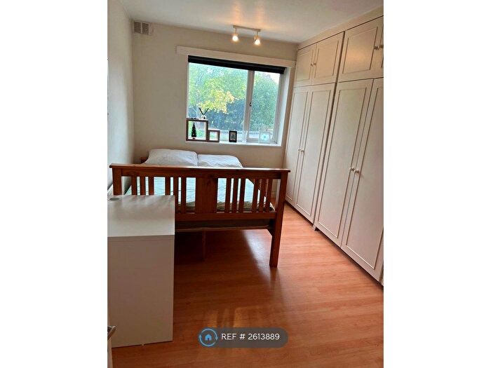 4 Bedroom Maisonette To Rent In Adam Court, London, SE11