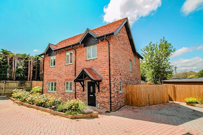 4 Bedroom Detached House For Sale In Embley Lane, Romsey, SO51