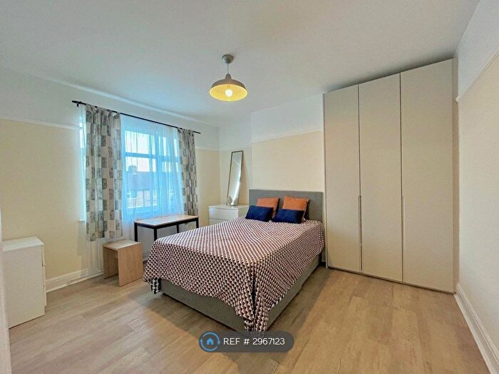 Studio To Rent In The Approach, London, W3