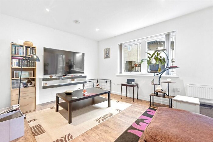 2 Bedroom Flat For Sale In Hainault Road, Leytonstone, London, E11