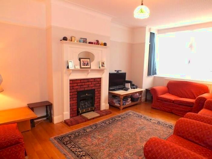 4 Bedroom Detached House To Rent In Old Oak Road, Acton, W3