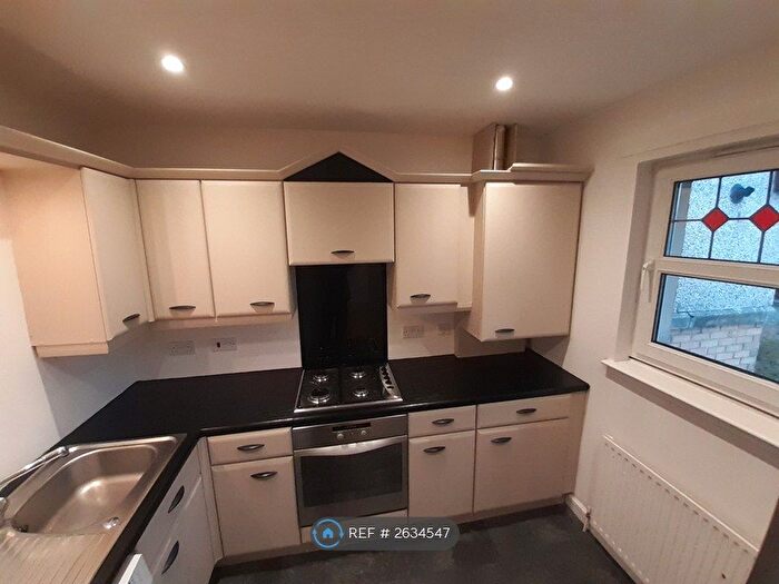 2 Bedroom Flat To Rent In Burnvale, Livingston, EH54