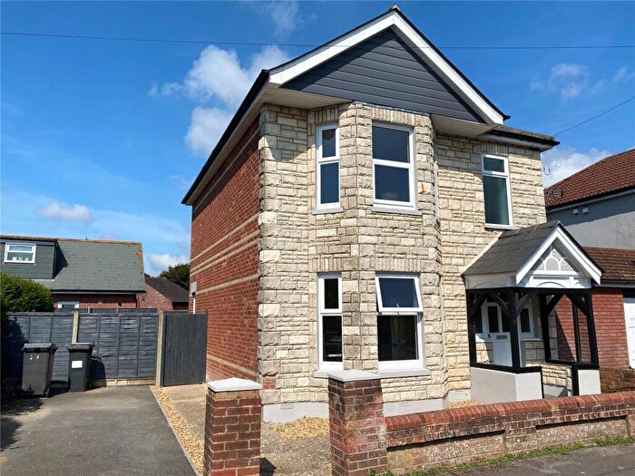 3 Bedroom Detached House For Sale In Beswick Avenue, Ensbury Park, Bournemouth, Dorset, BH10
