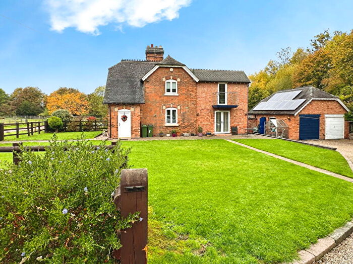 3 Bedroom Semi Detached House For Sale In Hinckley Road, Aston Flamville, LE10