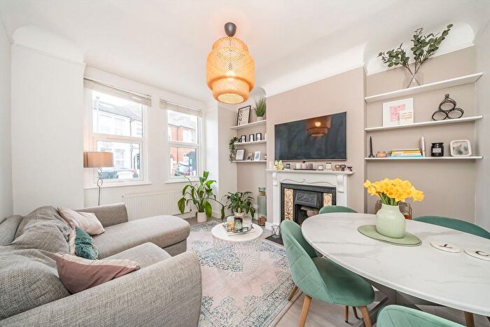 2 Bedroom Maisonette For Sale In Pevensey Road, Tooting, SW17