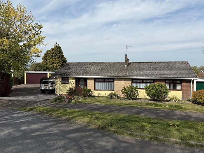 4 Bedroom Detached Bungalow For Sale In Francis Crescent, Tiverton, EX16