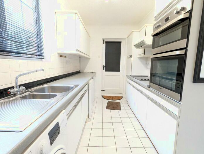 3 Bedroom House To Rent In Damocles Court, Norwich, NR2