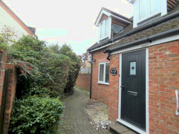 2 Bedroom Flat To Rent In Alton, GU34