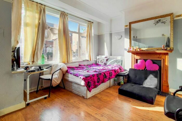 5 Bedroom Property To Rent In Garner Road, Walthamstow, London, E17