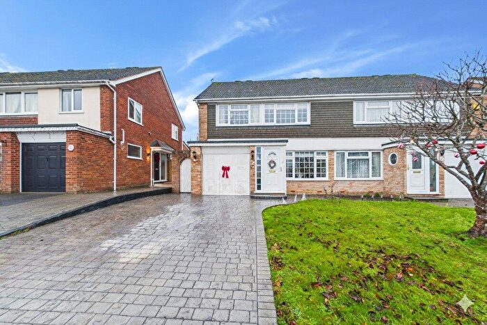 3 Bedroom Semi Detached House For Sale In Curlew Drive, Tilehurst, Reading, Berkshire, RG31