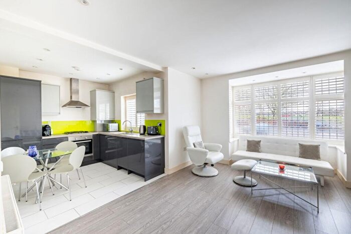 Flat To Rent In Duppas Hill Road, Green Gaze, CR0