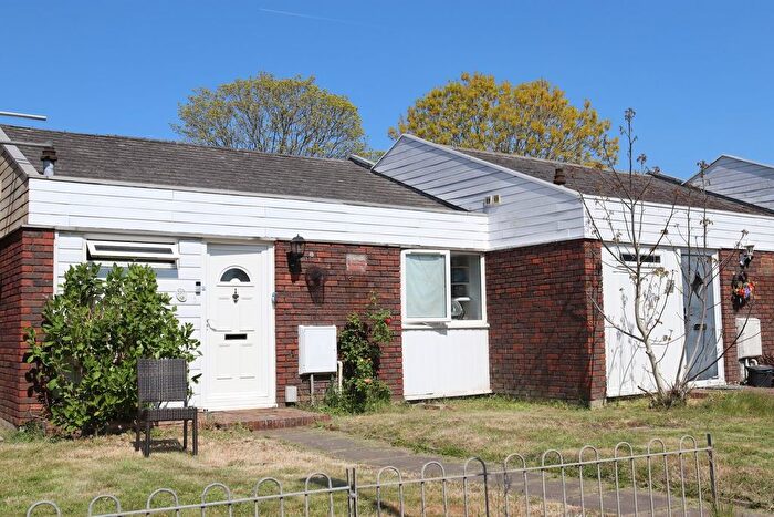 1 Bedroom Bungalow For Sale In Mayfield Road, Farnborough, GU14