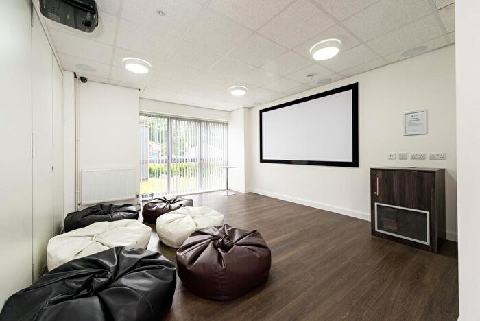 Apartment To Rent In Park Street, Luton, LU1
