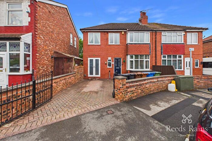 4 Bedroom Semi-Detached House For Sale In Aber Avenue, Great Moor, Stockport, Cheshire, SK2
