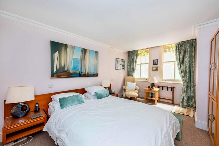 2 Bedroom Flat To Rent In Egerton Gardens, Chelsea, London, SW3