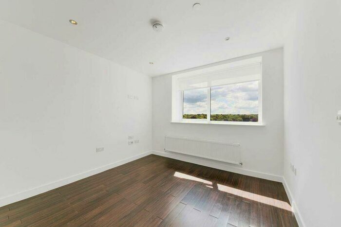 1 Bedroom Flat To Rent In Northumberland House, SM2