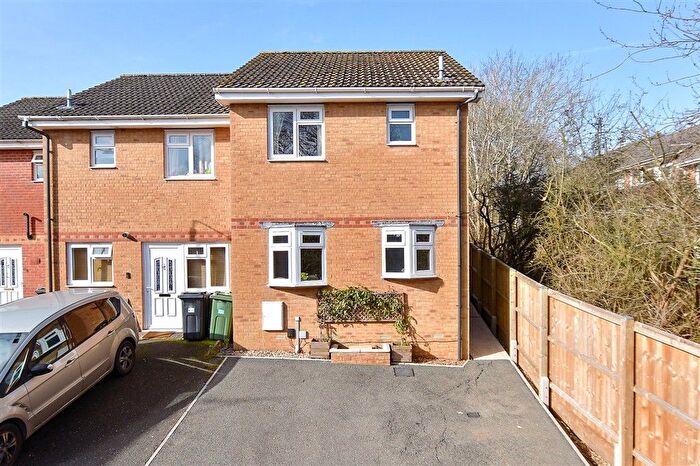 2 Bedroom End Terrace House For Sale In Nelson Drive, Cowes, Isle Of Wight, PO31