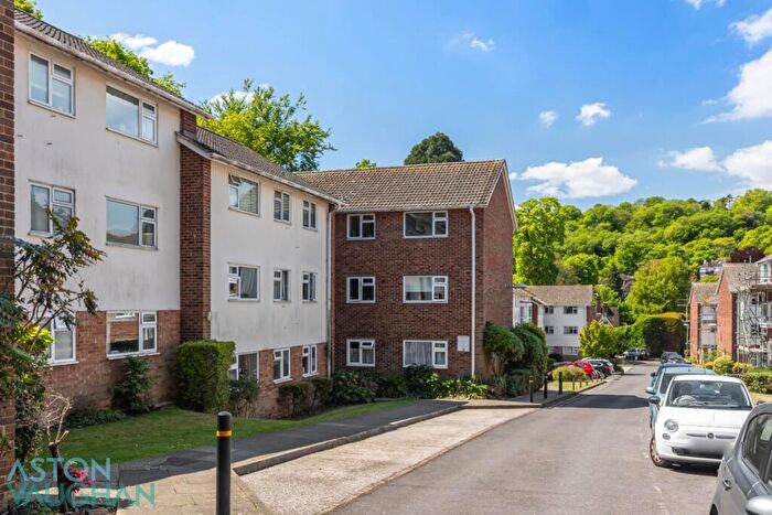 3 Bedroom Apartment To Rent In Cliveden Close, Brighton, BN1