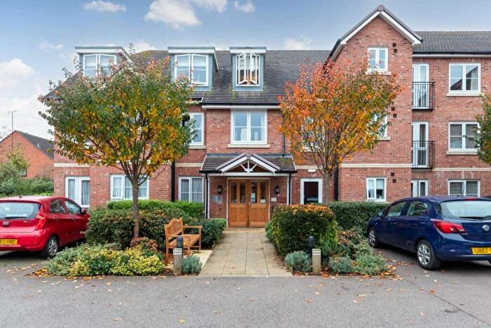 2 Bedroom Flat For Sale In Astonia Lodge, Pound Avenue, Stevenage, SG1