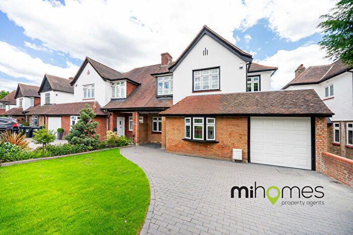 5 Bedroom Semi-Detached House To Rent In Bourne Avenue, Southgate, N14