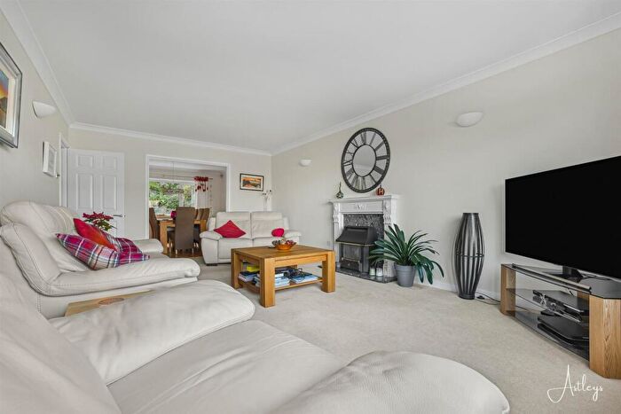 4 Bedroom Detached House For Sale In Southerndown Avenue, Mayals, Swansea, SA3