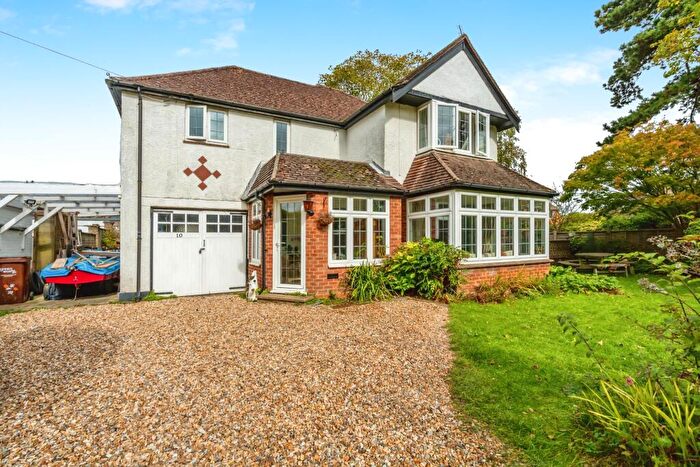 4 Bedroom Detached House For Sale In West Avenue, Middleton-on-Sea, Bognor Regis, West Sussex, PO22