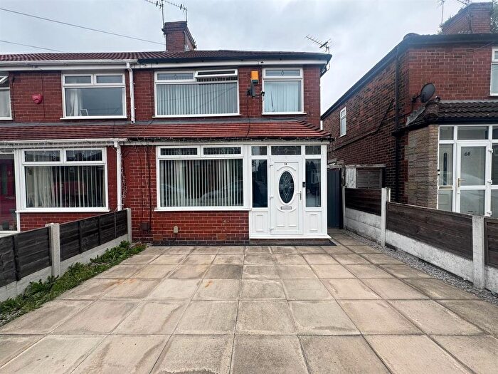 3 Bedroom Semi-Detached House To Rent In Kingston Avenue, Chadderton, OL9