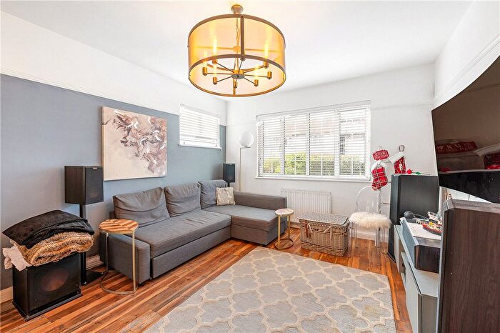 2 Bedroom Maisonette For Sale In Blairderry Road, London, SW2