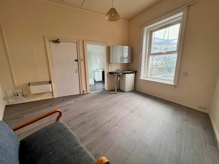 1 Bedroom Studio To Rent In Holdenhurst Road, Bournemouth, BH8