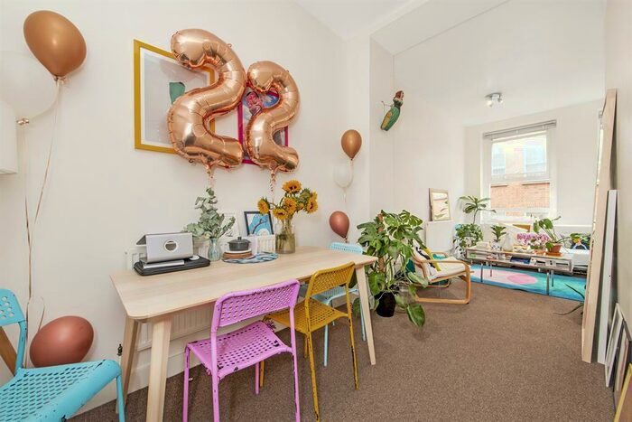 3 Bedroom Apartment To Rent In Hanbury Street, London, E1